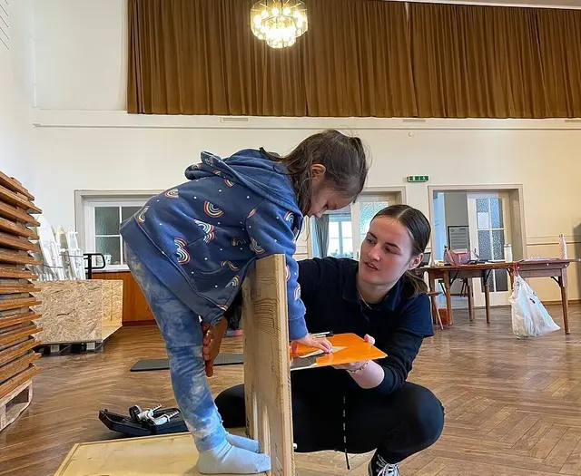 Wer wissen will, wie digitale Tests Fitness messen, kann beim Mitmachangebot selbst Bewegungen erfassen und auswerten. | Foto: | Stadt Karlsruhe, Heinisch