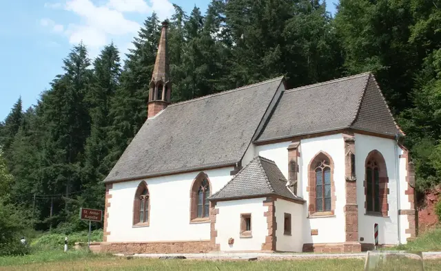 Wer am Samstag, 25. Juli, zur Annakapelle mitlaufen will, startet morgens in der St. Laurentius-Kirche und kann später auf dem Dorfplatz einkehren. | Foto: Albert Nagel