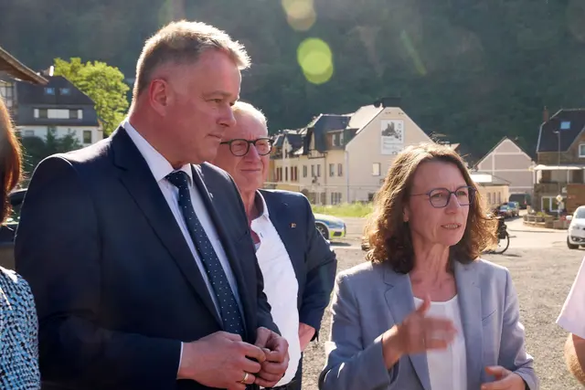 Vor fünf Jahren nahm die Flut ihr Zuhause - heute ist Cornelia Weigand Landrätin im Kreis Ahrweiler. (Archivbild) | Foto: Thomas Frey/dpa