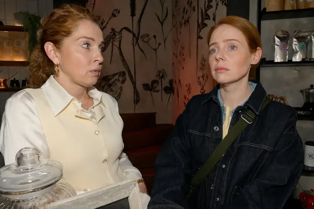 Nina und Toni stehen sich in der GZSZ-Folge angespannt gegenüber. Nina ringt mit der Entscheidung, ihrer Tochter endlich die Wahrheit zu sagen.