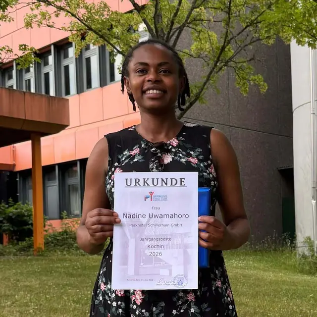 Nadine Uwamahoro wurde als beste Absolventin ihres Ausbildungsjahrgangs zur Köchin ausgezeichnet | Foto: Parkhotel Schillerhain/gratis