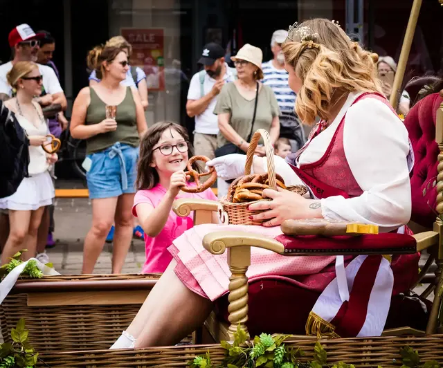 Brezelfest Speyer 2026: Auch dieses Jahr wird Brezelkönigin Emilia wieder Brezeln unter ihr Volk bringen | Foto: Cornelia Bauer