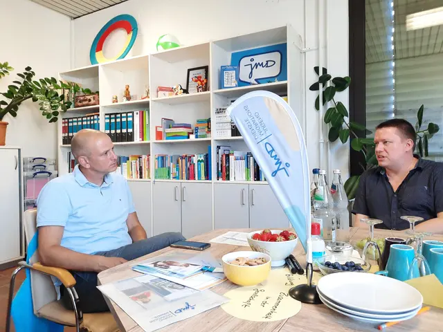 Im Gespräch beim Jugendmigrationsdienst. | Foto: Jugendmigrationsdienst (JMD)