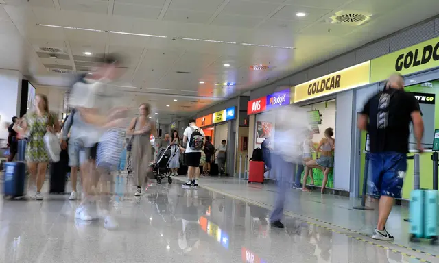 Flug verspätet, Mietwagenstation zu: Wer sein Auto erst nach Ladenschluss abholt, zahlt oft extra – kann sich das Geld aber unter Umständen von der Airline zurückholen. | Foto: dpa