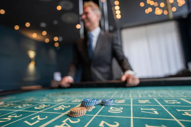 Es gibt sechs Spielbankstandorte in Rheinland-Pfalz.  | Foto: Andreas Arnold/dpa