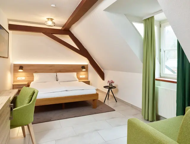 Die Burgschänke im traumhaften Pfälzerwald: Die Unterkunft in Kaiserslautern (Rheinland-Pfalz) liegt nahe am Wald. Da genießen die Urlauber erholsame Nächte. Das Landhotel hat gemütliche Zimmer, Luxusappartements und Ferienwohnungen im Angebot. | Foto: Thomas Brenner