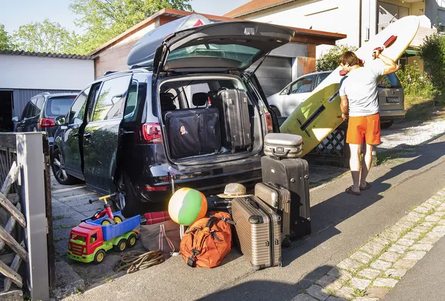 Sichere Ladung im Auto, Regeln zur Zuladung sowie Hinweise zu Dachbox und Heckträger. | Foto: HUK-COBURG