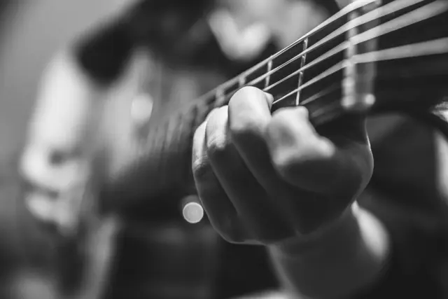 Vor der Bühne: Im stimmungsvollen Innenhof des Jockgrimer Zehnthauses lädt der Kerwe-Jazz zu einem Konzert in besonderer Atmosphäre ein. | Foto: Quality Stock Arts/stock.adobe.com