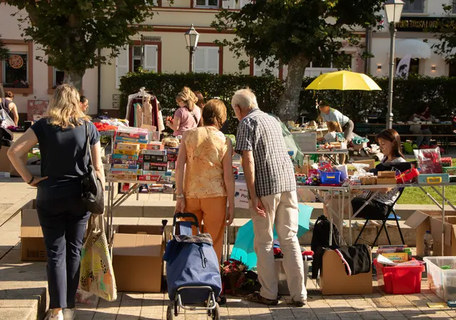Germersheimer Innenstadtflohmarkt auf dem Königsplatz | Foto: Heike Schwitalla
