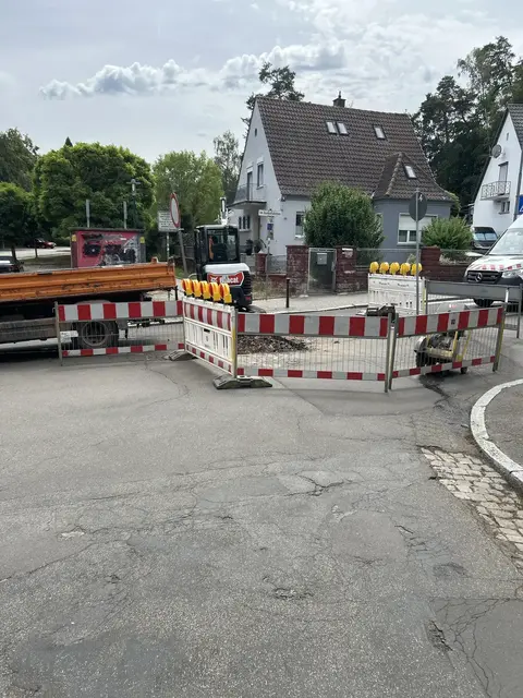 Nach einem Wasserrohrbruch ist der Kreuzungsbereich Im Dunkeltälchen / Im Busch in Kaiserslautern vollständig gesperrt  | Foto: SWK/gratis