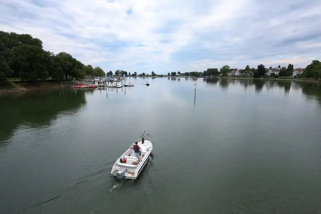 Vom Baden im Kleinen See wird gerade abgeraten.  | Foto: Karl-Josef Hildenbrand/dpa