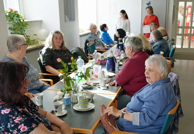 Montagnachmittags treffen sich die Senioren zum  Kaffeeklatsch  | Foto: ars publicandi