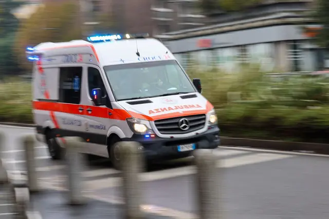 Zwei Wanderer entdeckten den leblosen Körper in dem Wildbach und alarmierten die Rettungskräfte. (Symbolbild) | Foto: Jan Woitas/dpa