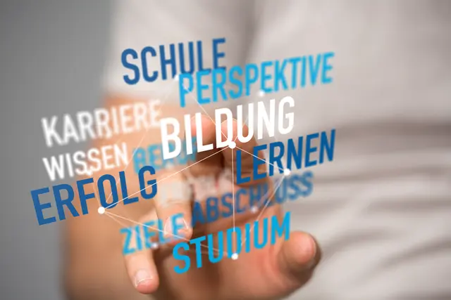 Ein Termin zur Berufsberatung kann in den Sommerferien helfen, den nächsten Schritt nach der Schule zu planen. | Foto: vegefox.com/stock.adobe.com