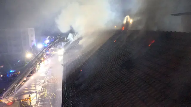 In der Nacht zum 28. Juni ist die Feuerwehr in Saarlouis zu einem Großeinsatz gerufen worden. (Archivbild) | Foto: Thorsten Kremers/dpa