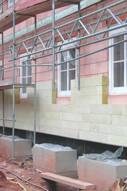 Wenn die Wohnung sich im Sommer aufheizt, kann gute Dämmung helfen, die Hitze länger draußen zu halten | Foto: Stadt Landau
