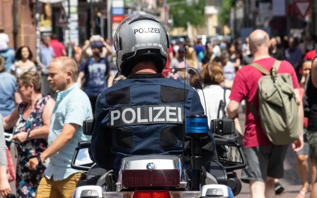 Am Samstag, 11. Juli, findet auf dem Schillerplatz in Kaiserslautern eine Kundgebung gegen geplante Einsparungen im Sozialbereich statt (Symbolfoto)  | Foto: Needham