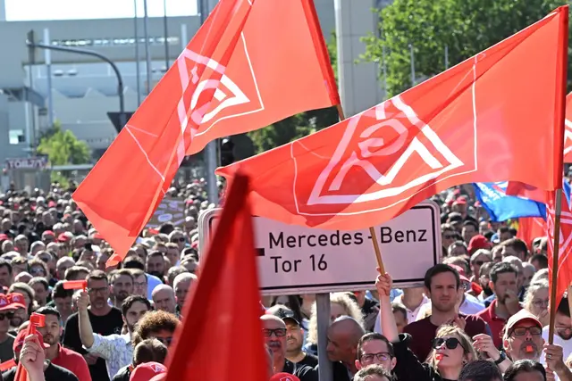 Protest gegen Sparpläne bei Mercedes-Benz in Sindelfingen. (Archivbild) | Foto: Bernd Weißbrod/dpa