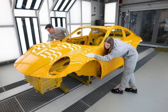 Von Januar bis Juni hat Porsche erneut weniger Fahrzeuge verkauft. (Archivbild) | Foto: Marijan Murat/dpa