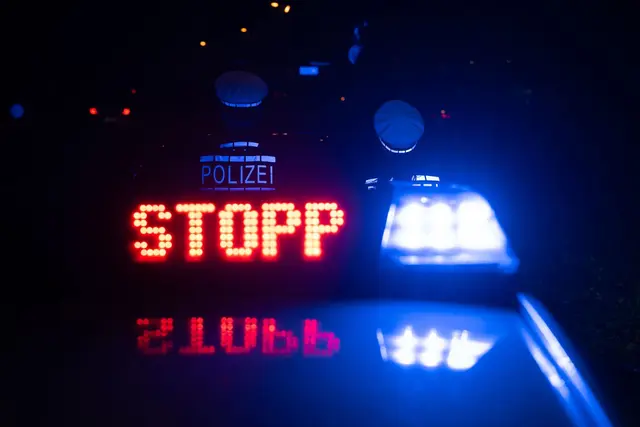 Bei einem Unfall nahe Schorndorf ist ein Motorradfahrer ums Leben gekommen. (Symbolbild) | Foto: Marijan Murat/dpa