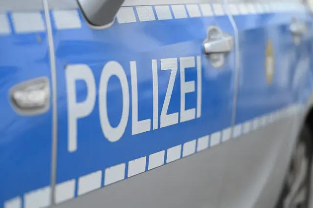 Die Polizei konnte den Jugendlichen schließlich festnehmen. (Symbolbild) | Foto: Malin Wunderlich/dpa