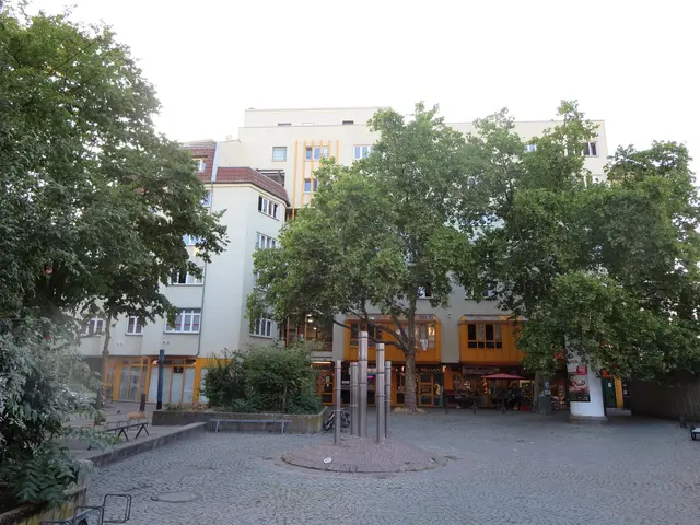 Carl Wurster ist Ehrenbürger der Stadt und Ex-BASF-Vorstandschef. Nach ihm ist dieser Platz benannt.  | Foto: JG