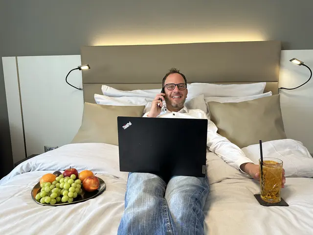 In Kooperation mit der DEHOGA Karlsruhe bietet die KTG Karlsruhe Tourismus GmbH eine wohltuende Auszeit in den heißen Sommermonaten und lädt gleichzeitig dazu ein, die Vielfalt der Karlsruher Hotellerie direkt vor der eigenen Haustür zu entdecken. | Foto: KTG Karlsruhe Tourismus GmbH