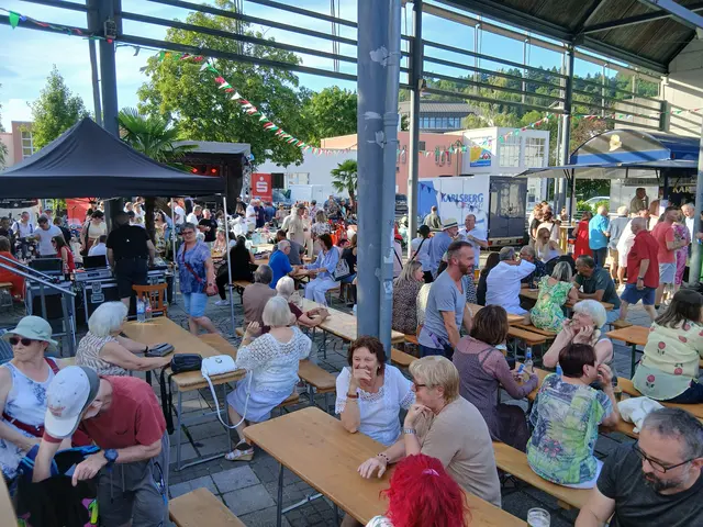 Bereits gut gefüllt ist der Koch'sche Markt - der Schauplatz des Geschehens | Foto: Anja Stemler