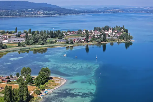 Auch am Bodensee wird es am Wochenende sonnig.  | Foto: Felix Kästle/dpa