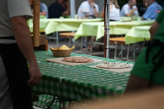Frisch belegte Flammkuchen stehen beim Mörlheimer Festwochenende im Mittelpunkt | Foto: Landjugend Mörlheim