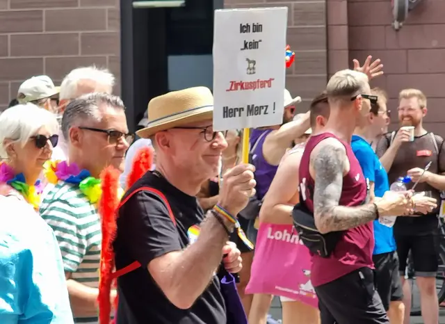 Pride in Monnem: Laut für Liebe, stark für Gleichberechtigung. | Foto: BAS