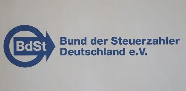 Der Steuerzahlerbund nimmt den Ministerpräsidenten in die Pflicht. (Symbolbild) | Foto: Wolfgang Kumm/dpa