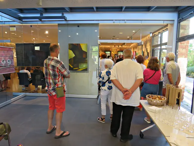 Bis raus ins Foyer reichte die Anzahl der BesucherInnen | Foto: Brigitte Melder