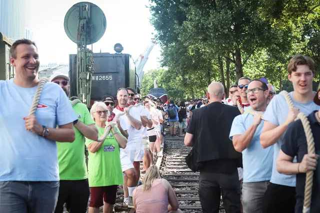 Kurz vor Rekord: 111 Menschen an den Seilen | Foto: Cornelia Bauer