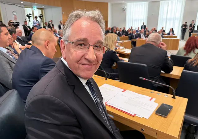 Der neue Landtagspräsident (CDU) Matthias Lammert will sich auch mal politisch äußern. (Archivbild) | Foto: Boris Roessler/dpa