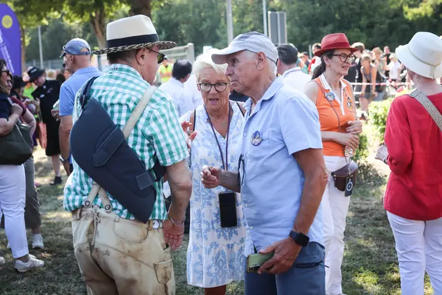 Begeisterung am Rande der Schienen | Foto: Cornelia Bauer