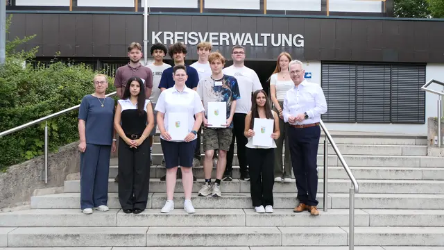 Mit einem herzlichen Willkommen starteten am 1. Juli zahlreiche junge Menschen in ihre berufliche Zukunft bei der Kreisverwaltung Donnersbergkreis | Foto: Kreisverwaltung Donnersbergkreis