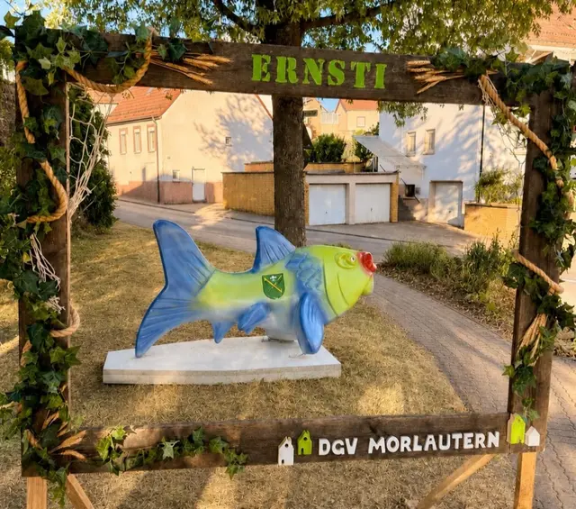 Den Stadtteil Morlautern ziert von nun an ein Stadtfisch namens "Ernsti" | Foto: Alexander Lenz