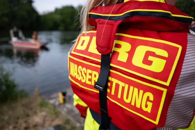Fast alle Badetoten im Juni waren männlich. (Symbolbild) | Foto: Marijan Murat/dpa