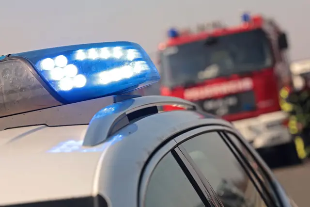 Durch das schnelle Eingreifen der Feuerwehr sei das Feuer unter Kontrolle gebracht worden. (Symbolbild) | Foto: Matthias Bein/dpa