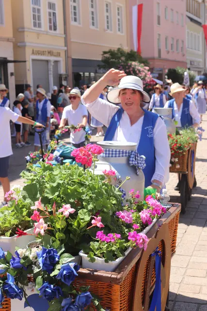 Die Weiberbratenvereinigung Berghausen grüßt Speyer. | Foto: Cornelia Bauer