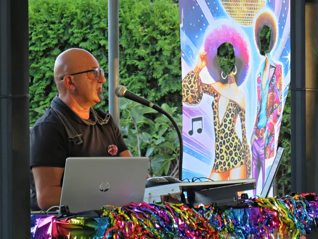 DJ mit Gefühl, was gerade aufgelegt werden soll | Foto: Brigitte Melder