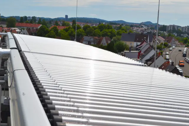 Die Solarthermieanlage auf dem Dach des Hochhauses "An der Ziegelhütte 16" | Foto: Frank Schäfer