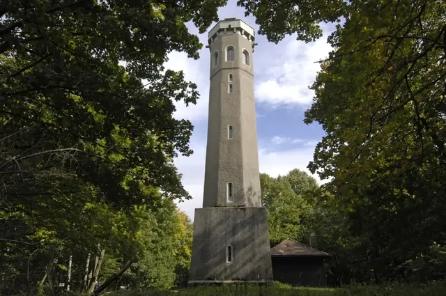 Einer der beliebtesten Aussichtspunkte in der Pfalz ist der Ludwigsturm, der 27 Meter hoch und über 142 Stufen erreichbar ist. Der Turm wurde 1864 gebaut und 1865 eingeweiht. | Foto: Donnersberg-Touristik-Verband