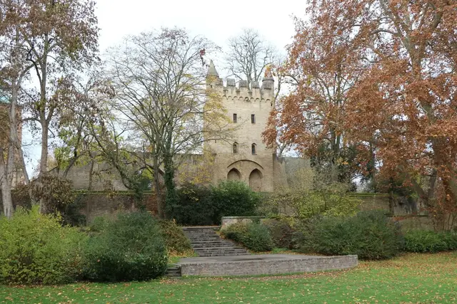 Das Heidentürmchen im Domgarten von Speyer - beliebtes Fotomotiv der Touristen | Foto: Heike Schwitalla