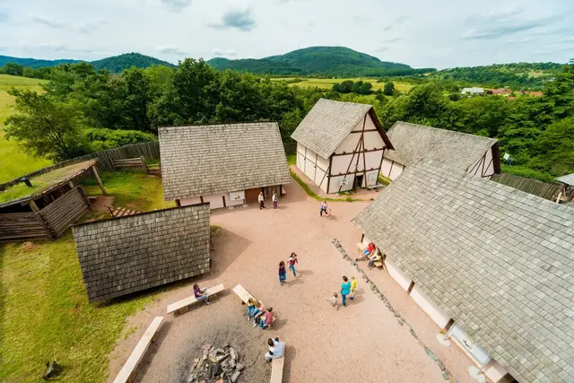 Das Keltendorf in Steinbach. Bereits vor über 2000 Jahren lebten die Kelten auf dem Donnersberg  | Foto: Donnersberg-Touristik-Verband