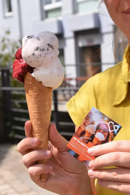 Wer in Landau ein Eis kaufen geht, kann mit einem Gutschein eine Kugel gratis bekommen. | Foto: Stadt Landau