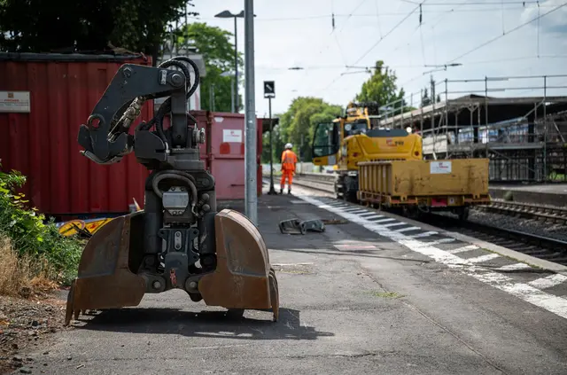 «Eine Baumaßnahme dieser Größenordnung verläuft nie vollkommen reibungslos», sagt die Staatssekretärin. (Symbolbild)  | Foto: Hannes P. Albert/dpa