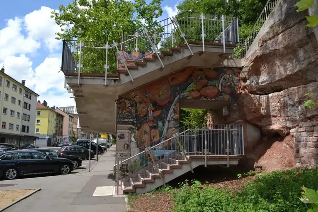 Die Vogeltreppe in Pirmasens ist ein einzigartiges Kunstprojekt, das unter der Leitung der chilenischen Mosaikkünstlerin Isidora Paz-López realisiert wurde | Foto: Frank Schäfer
