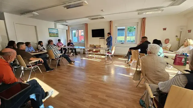 Reges Interesse herrschte beim Bürgerdialog in Maikammer zum Thema "Invasive Ameisenart Tapinoma magnum auf dem Vormarsch" mit dem Referenten und Ortsbürgermeister von Herxheim, Sven Koch. | Foto: Eva Bender